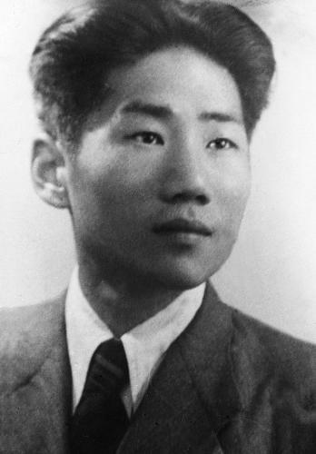 49年毛岸英大婚，毛主席看过宴请名单：你岳母请一半，我请另一半