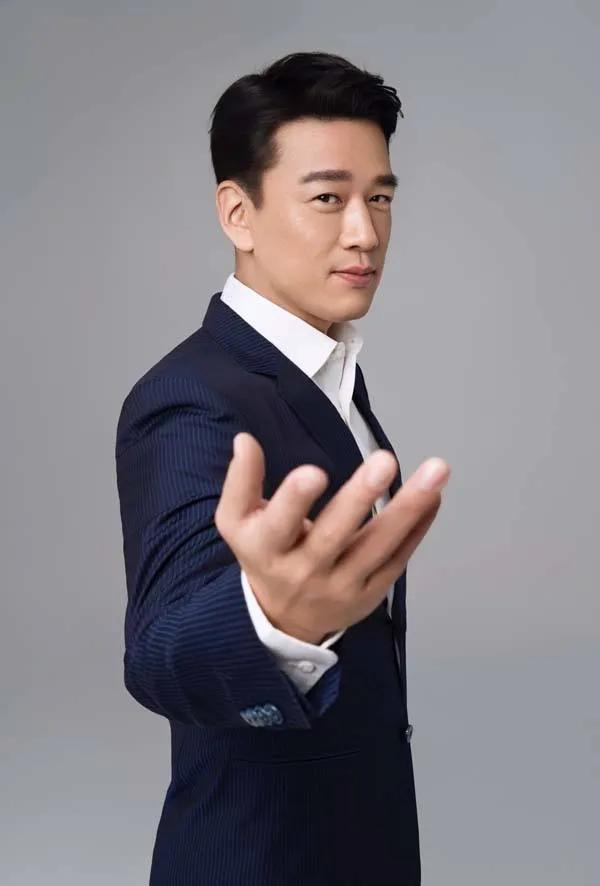 王耀庆年轻时照片(王耀庆年轻时的照片)