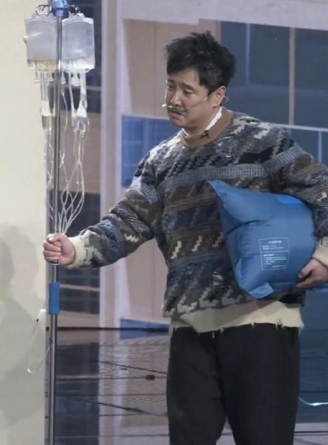 陈宝国戴口罩挖鼻孔，沈腾毛衣穿成买家秀，春晚亮点你看谁？