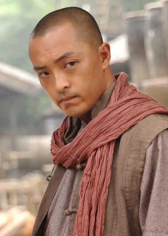 富大龙：与小8岁妻子裸婚，12年无儿无女，生活终究落得一地鸡毛