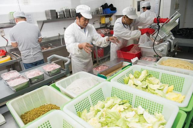 3种食物要少吃，是伤害肌肤和加速衰老的重要元凶