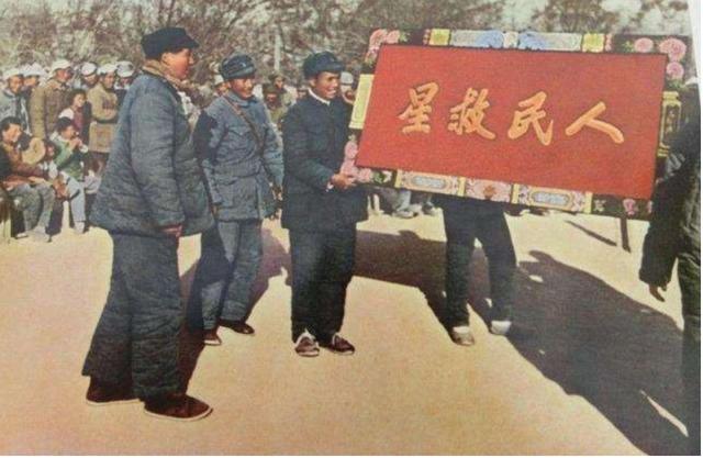 毛主席去世，中央电邀农民杨步浩进京守灵，看到主席遗容嚎啕大哭