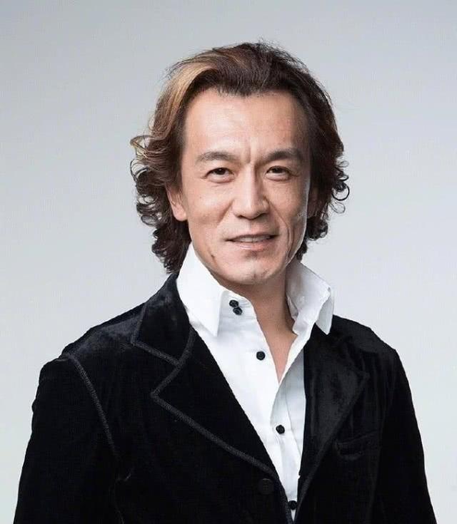 李咏54岁冥诞，哈文掐点送祝福，用9个字表达对亡夫的思念之情