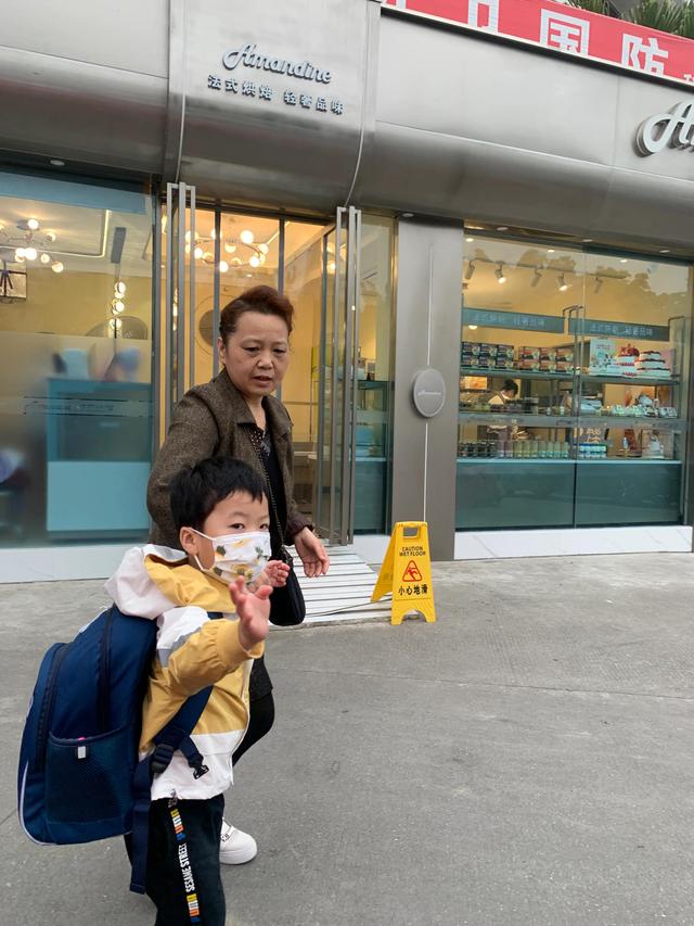 月亮月亮你别睡是什么歌的歌词