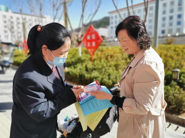 甘泉检察院开展《反有组织犯罪法》宣传活动