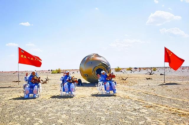 航天员返回地球后，为何都站不起来，要坐在轮椅上？牺牲太大了