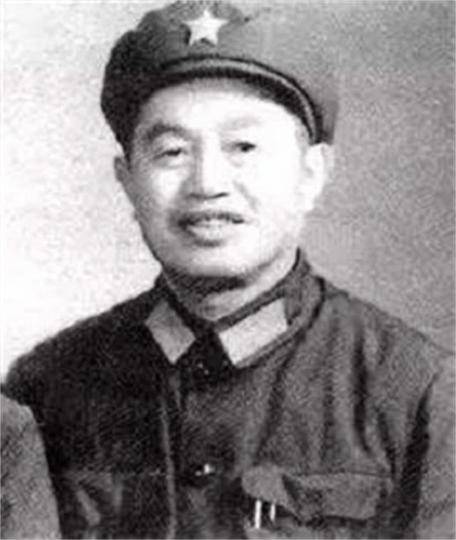 毛主席审阅正军级任免名单，看到张力雄批示道：让他去江西军区
