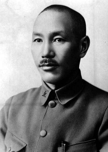 天安门城楼先后挂过12个人的画像，除了毛主席外，还有哪些人？