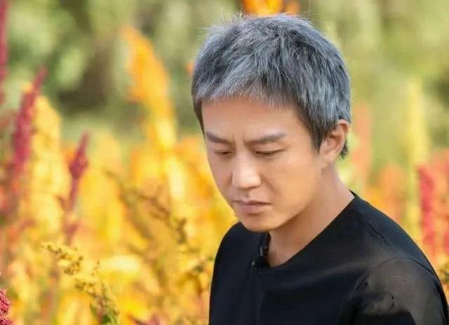 邓超：把丈母娘当成亲妈孝顺，街头混子改邪归正，登上人生巅峰