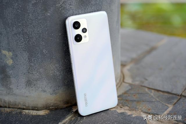 Realme真我Q5开箱评测：2022年入门级5G续航王手机