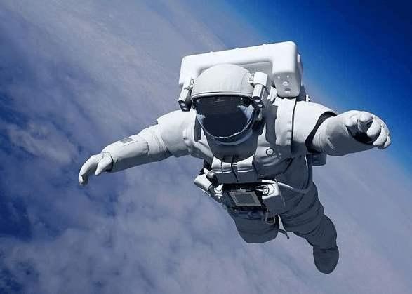 若宇航员在危险的太空中死亡了，他的遗体，会被以什么方式处理？
