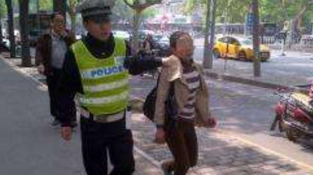 18年前，吸毒母亲被关戒毒所17天，3岁女儿饿死家中，民警被判刑