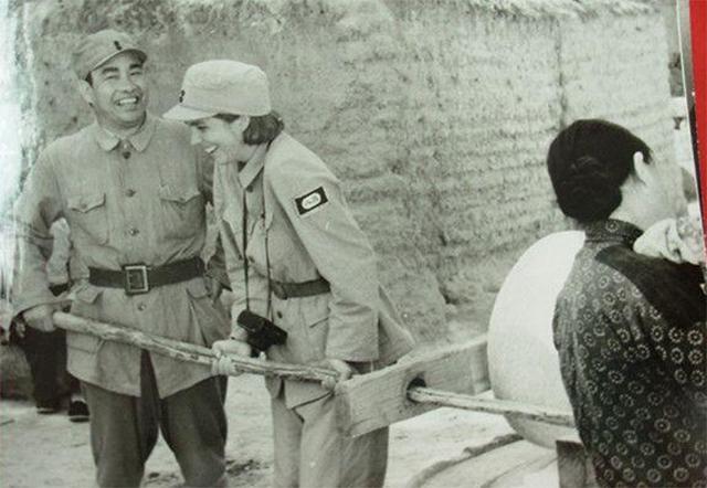 1950年美国女作家逝世，临终前交代：把我的遗产和骨灰都交给朱德