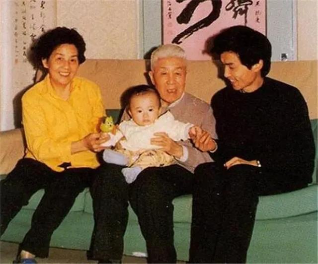 1950年，郑洞国想回家种地，周总理大惊：你是起义将领，怎能种地
