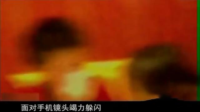 2011年，重庆30余名女子被骗财骗色，调查发现舞厅美男设下迷魂阵