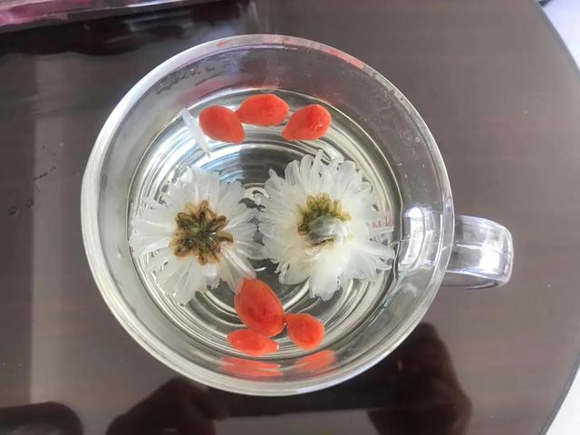 闲煮光阴慢品茶 从容不迫度年华