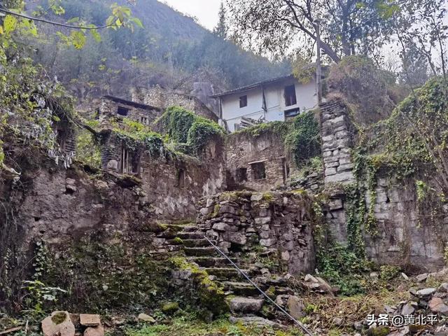 重慶市巫溪縣甯廠鎮，世界制鹽鼻祖之地，超萬人的生活區人去房空