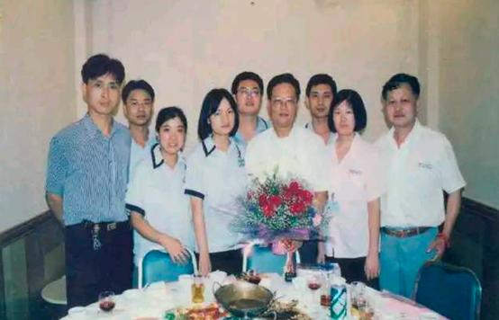 从流水线女工到董事长，初中学历打造4000亿企业，王来春有多厉害
