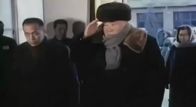 1976年，周恩来总理和朱德总司令逝世后，毛主席说了什么