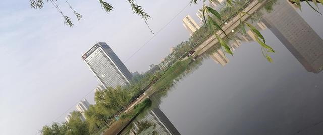 《龙游河畔》
