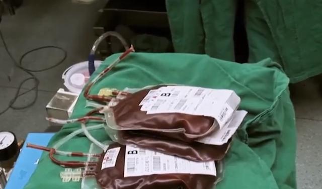 生门：33岁产妇拼命生三胎，全身换血4次，只想为丈夫诞下一子