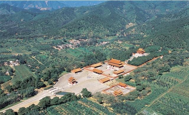 1983年12月，慈禧内棺清理小组成立，专家在棺材里发现了什么？