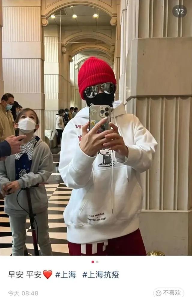 上海人做核酸，堪称时装秀