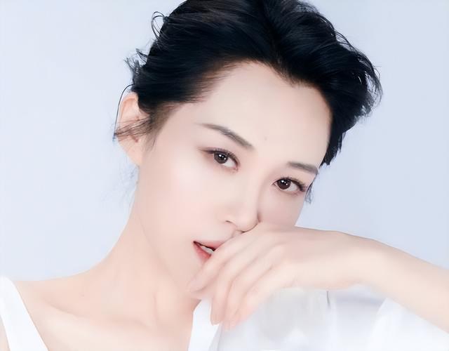 53岁许晴被封杀？出演的角色作品全部被除名，工作室晒照回应