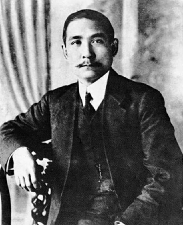 孙中山在任期间，比起蒋介石更中意另一人，一度想让宋美龄嫁给他