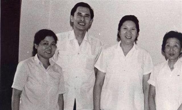 陈慕华：国军少将之女，成为中国第二位女副总理，却也有遗憾