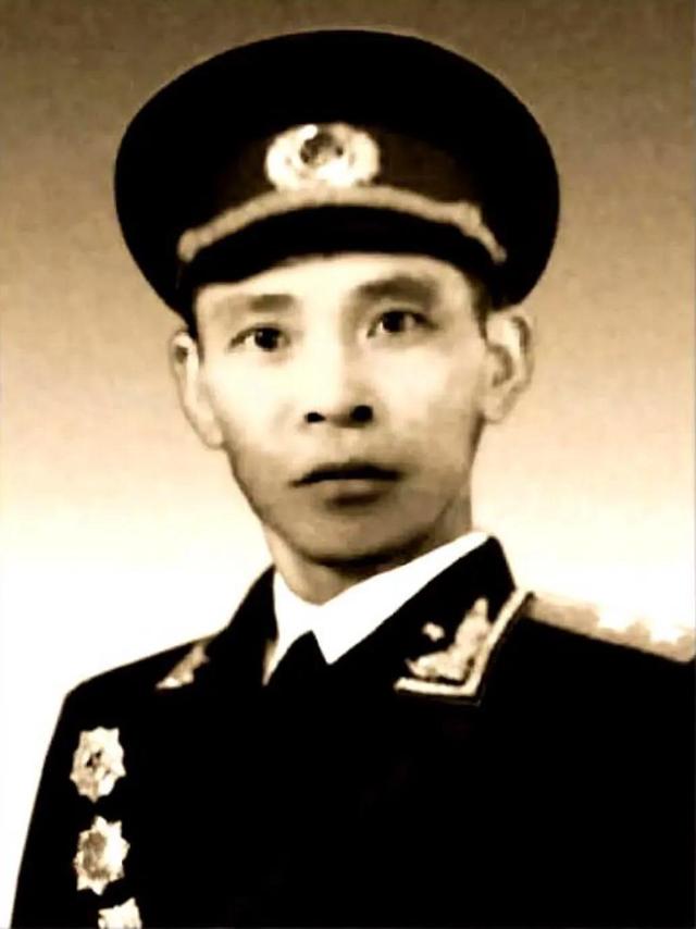 1955年首次授衔，177名中将时任职务简述，附各自戎装照片