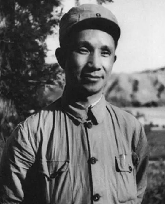 老搭档遗孀瘫痪住院半个月，没医生来看病，粟裕：马上换一等病房