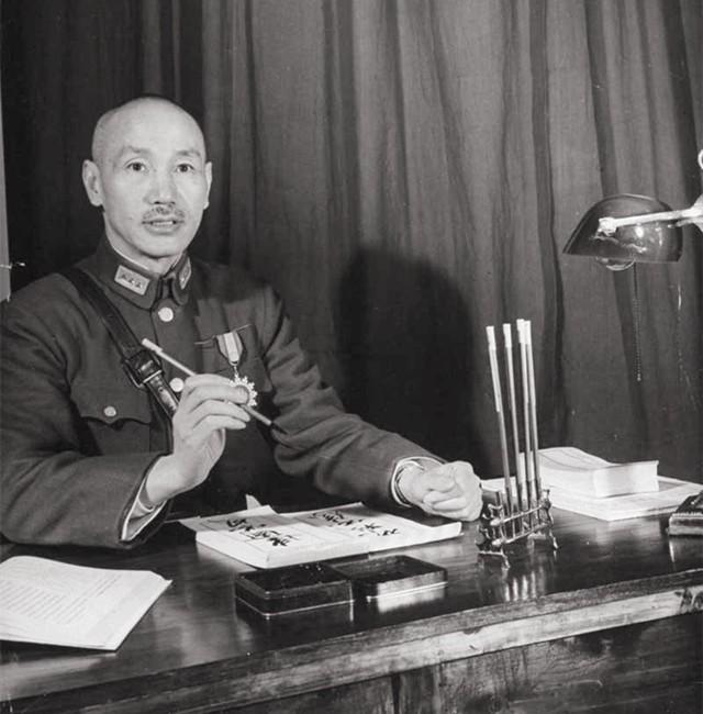 蒋介石长孙瘫痪在床19年，智力退化至五岁，蒋经国：爸爸对不起你