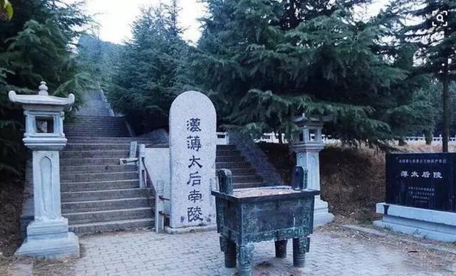 2016年，陕西警方在农家仓库挖出不能示人宝物，调查牵出惊天大案
