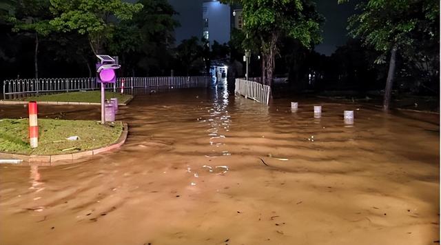 冷空气南下暴雨持续下，交警硬核救援刷遍朋友圈！