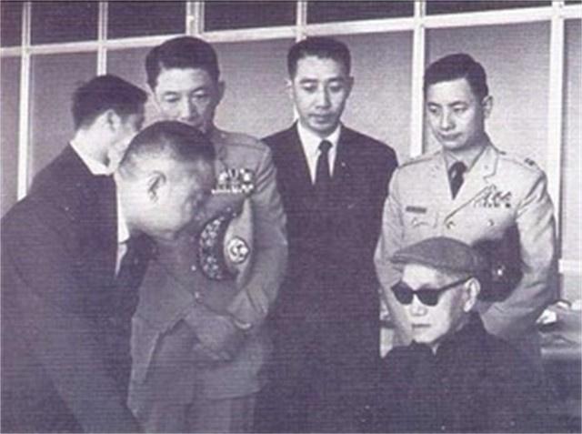 蒋介石去世47年，为何至今还未下葬？贴身侍卫透露葬礼细节