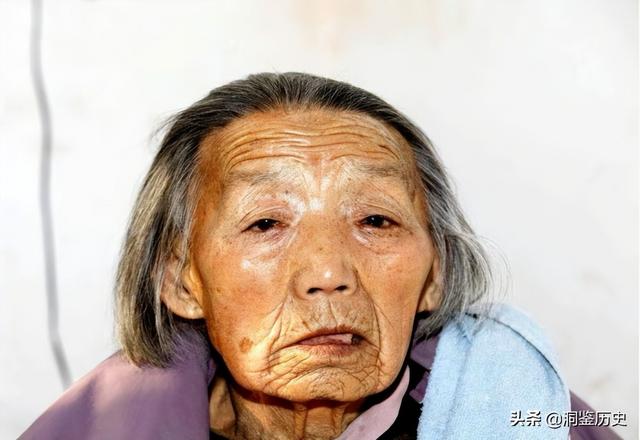 死于养老院的102岁老人：被布条绑了7天，曾奋力挣扎，苦苦哀求过