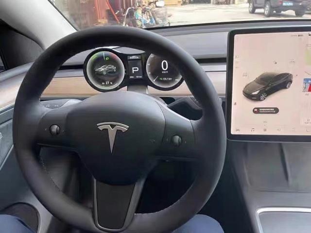 有车主给特斯拉Model 3/Y DIY仪表盘 看车速更方便