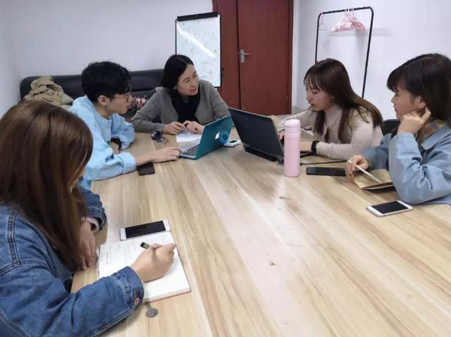 8名教师因教学成绩不佳，登上当地“黑榜”，网友褒贬不一