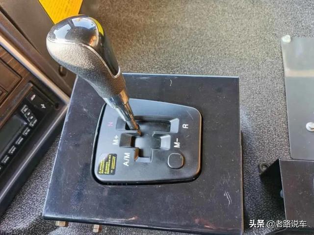 宇通宽体矿用自卸车