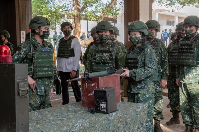 蔡英文：战场就在自己家乡！退将警告：平民拿枪将成合法攻击目标