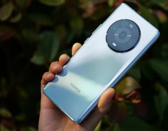 4月骁龙8 Gen 1机型销量排行榜公布，小米12排名第2，第1名让人意外