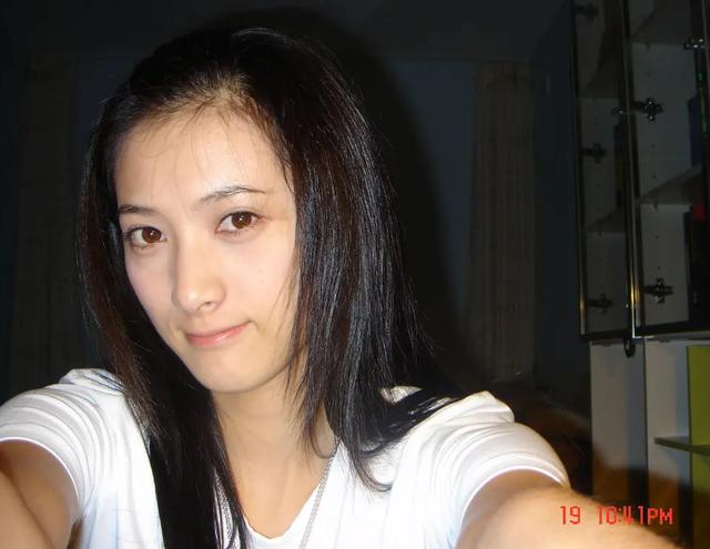 隋俊波：父亲禁止她恋爱，错过靳东保剑锋后被催婚，如今怎样了？