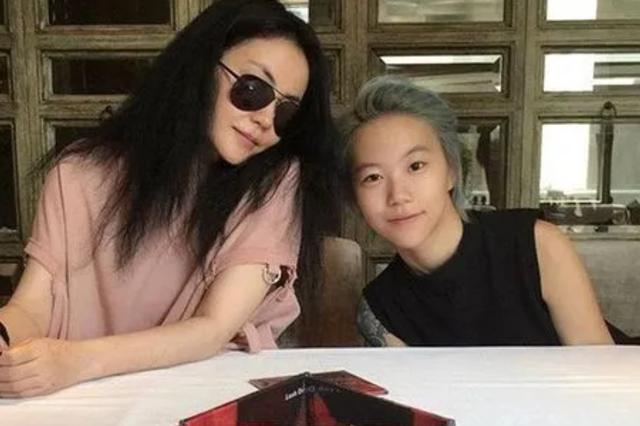 50岁李亚鹏又要当爹？陪90后选美冠军做产检，李嫣以后怎么办？