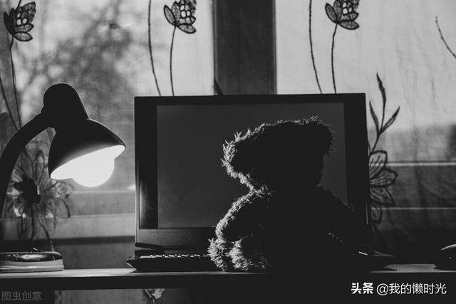 受到君君的冷落，我独自来到花园，看百花百态，幡然醒悟