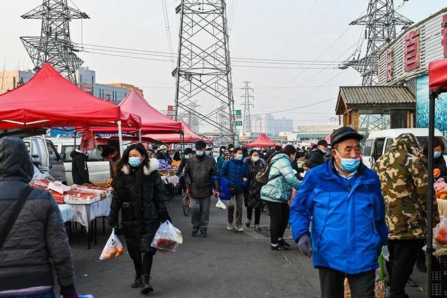 这个早市接地气！水果品种多特便宜，旁边还有特大市场，啥啥都有3