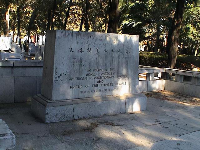 1950年美国女作家逝世，临终前交代：把我的遗产和骨灰都交给朱德