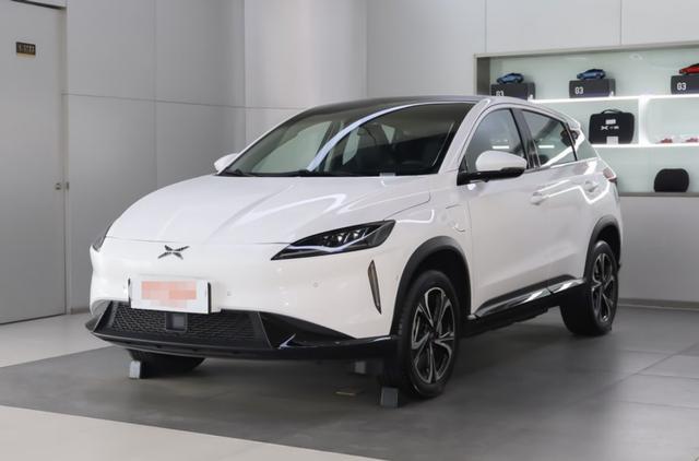 纯电车还得看国产，这两款电车造型简约又科幻，大屏幕才够爽