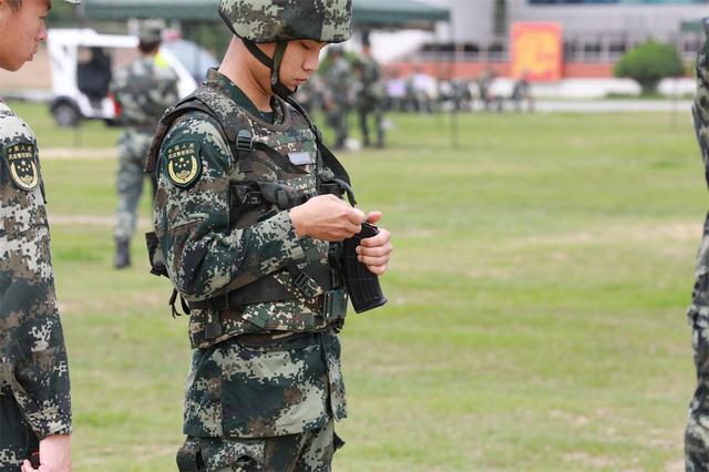 武警新兵团组织首次实弹射击训练