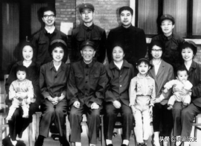 1949年小战士从报纸上认出父亲，指导员：别闹了！这可是兵团司令